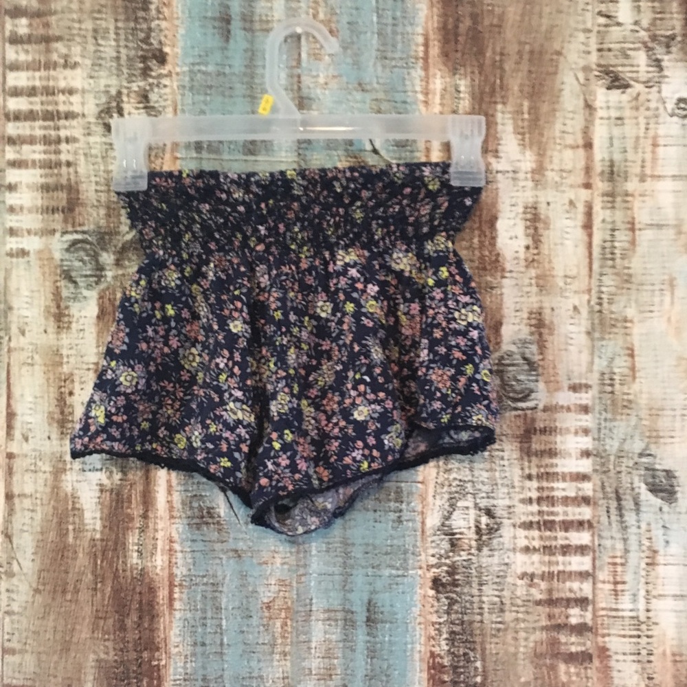 Shorts - Picture 2 of 8
